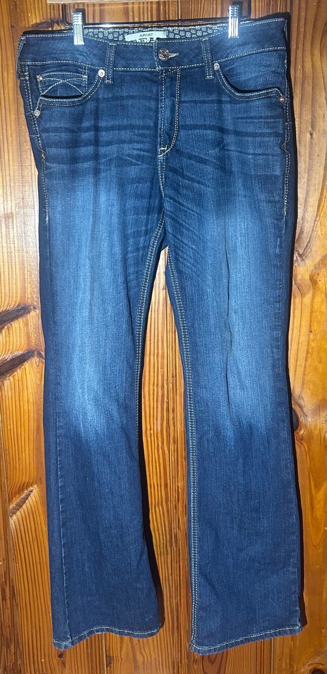 Ariat Women’s The perfect rise bootcut jeans size
32L long/tall western cowgirl